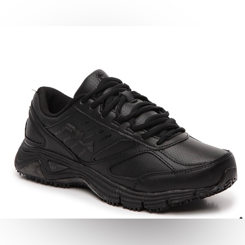 NWT Filas a memory foam slip resistant work shoes in black